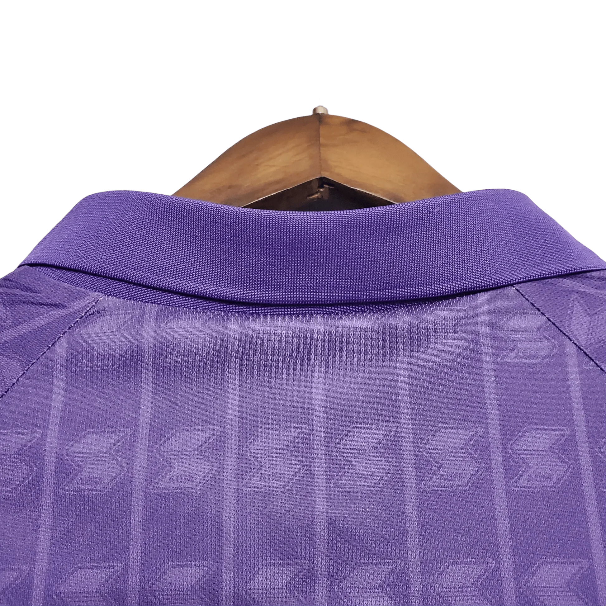 https://cdn.shopify.com/s/files/1/0826/7228/8075/files/19891990-fiorentina-florence-la-nazione-home-retro-kit-classickits433-925022.webp?v=1741199021