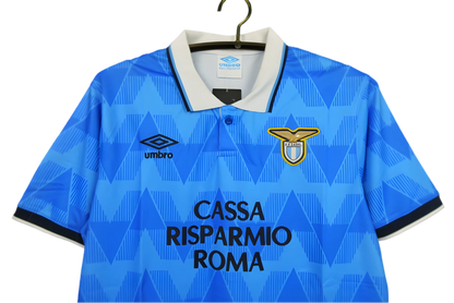 https://cdn.shopify.com/s/files/1/0826/7228/8075/files/19891990-lazio-cassa-risparmio-roma-home-retro-kit-classickits433-572242.webp?v=1741199033