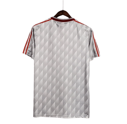 https://cdn.shopify.com/s/files/1/0826/7228/8075/files/19891990-liverpool-candy-away-retro-kit-classickits433-653108.webp?v=1741199190