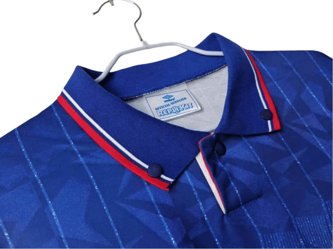 https://cdn.shopify.com/s/files/1/0826/7228/8075/files/19891991-chelsea-commodore-home-retro-kit-classickits433-558267.webp?v=1741199193