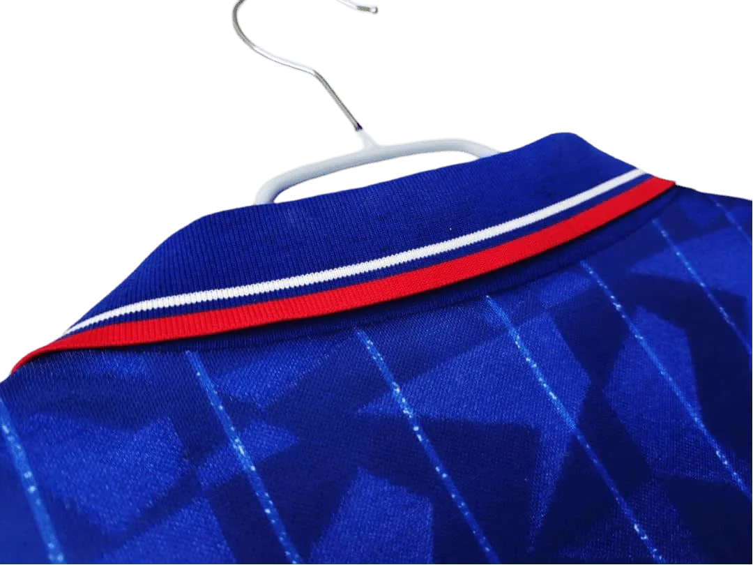 https://cdn.shopify.com/s/files/1/0826/7228/8075/files/19891991-chelsea-commodore-home-retro-kit-classickits433-802823.webp?v=1741199197