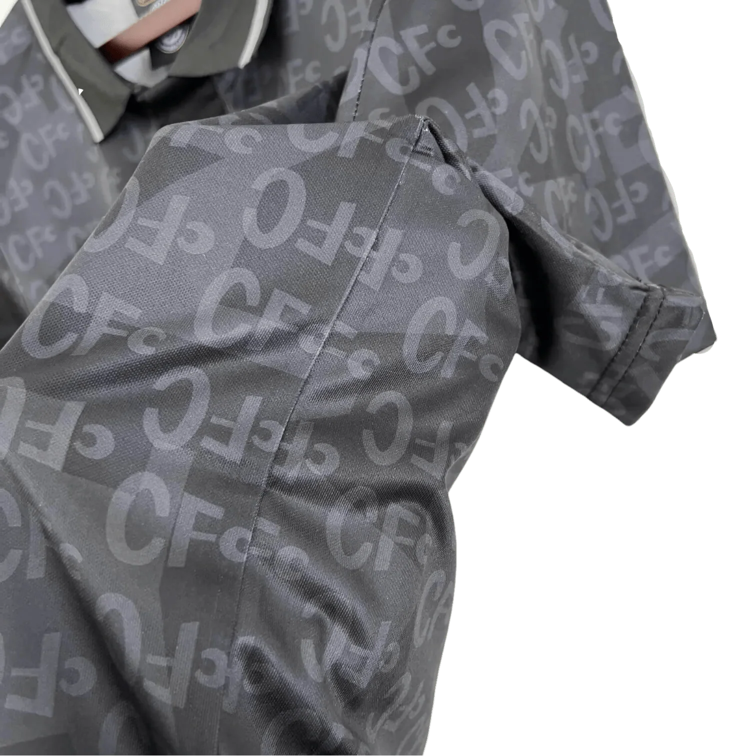 https://cdn.shopify.com/s/files/1/0826/7228/8075/files/1990-chelsea-black-retro-kit-classickits433-371291.webp?v=1741198276