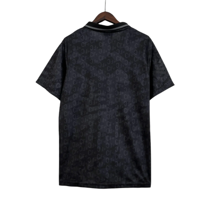 https://cdn.shopify.com/s/files/1/0826/7228/8075/files/1990-chelsea-black-retro-kit-classickits433-738823.webp?v=1741198275