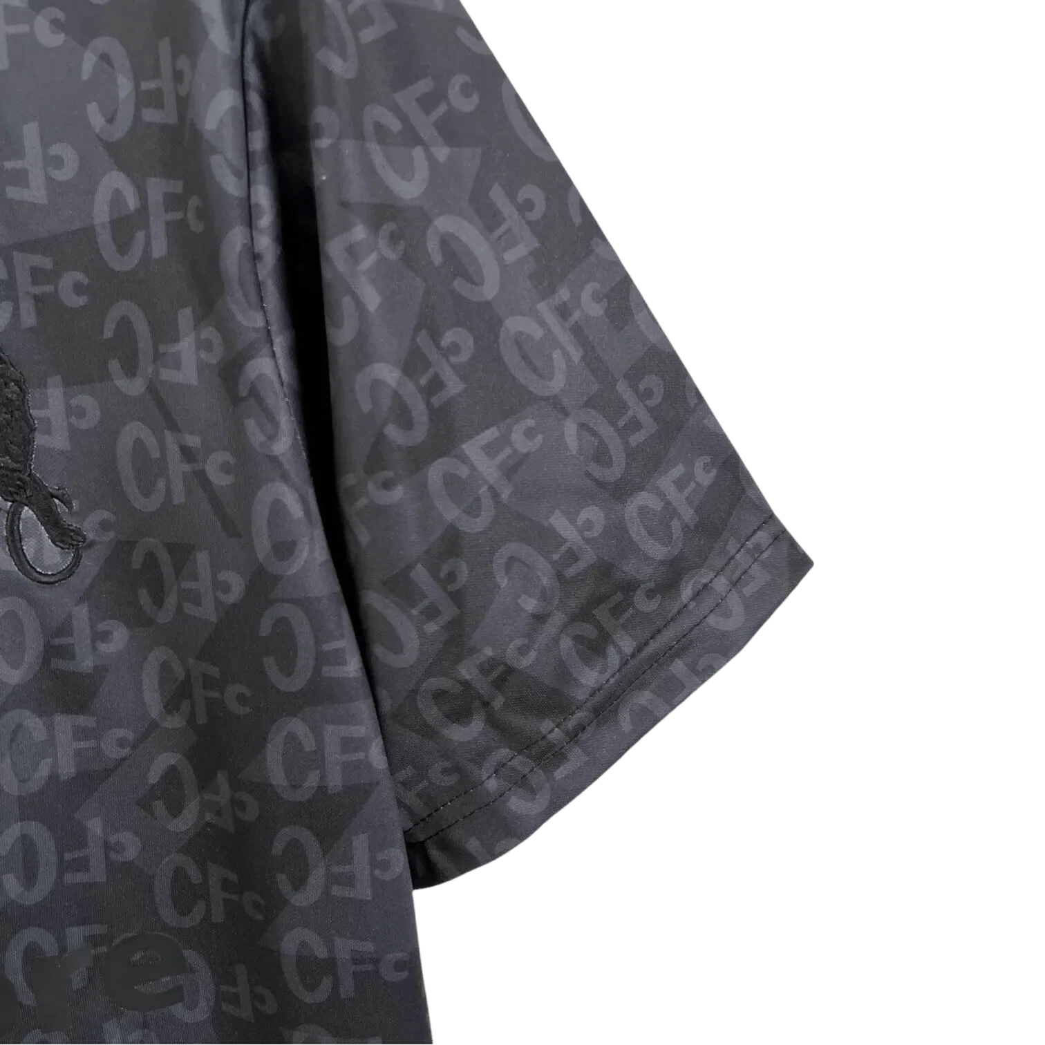 https://cdn.shopify.com/s/files/1/0826/7228/8075/files/1990-chelsea-black-retro-kit-classickits433-994938.webp?v=1741198275