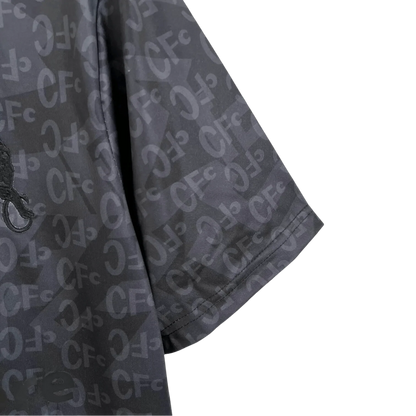 https://cdn.shopify.com/s/files/1/0826/7228/8075/files/1990-chelsea-black-retro-kit-classickits433-994938.webp?v=1741198275