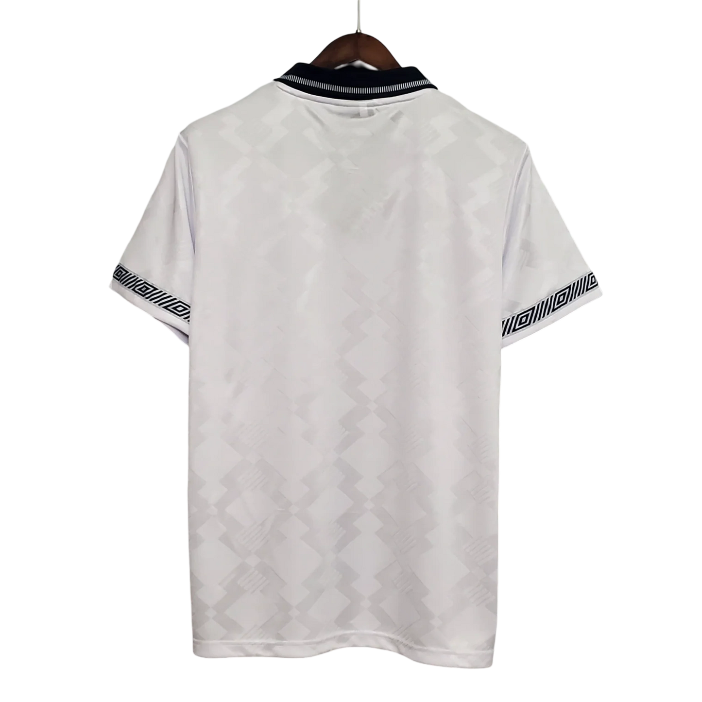 https://cdn.shopify.com/s/files/1/0826/7228/8075/files/19901991-england-home-retro-kit-classickits433-121342.webp?v=1741198518