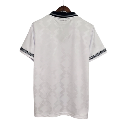 https://cdn.shopify.com/s/files/1/0826/7228/8075/files/19901991-england-home-retro-kit-classickits433-121342.webp?v=1741198518