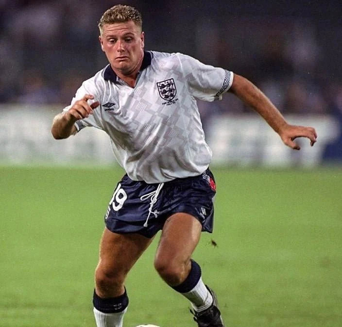 https://cdn.shopify.com/s/files/1/0826/7228/8075/files/19901991-england-home-retro-kit-classickits433-945278.webp?v=1741198517