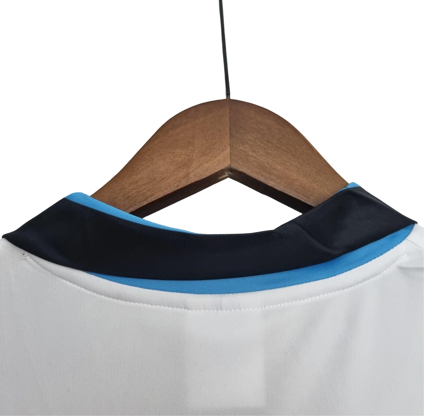 https://cdn.shopify.com/s/files/1/0826/7228/8075/files/19901991-inter-milan-misura-away-retro-kit-classickits433-416160.webp?v=1741198900