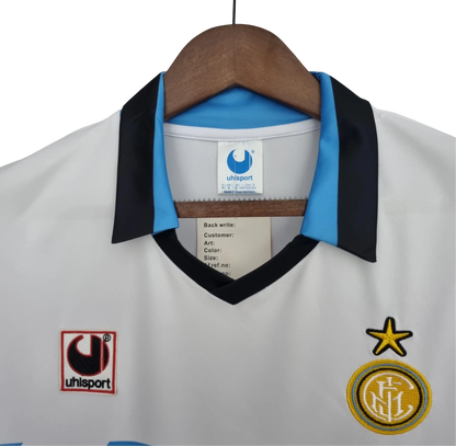 https://cdn.shopify.com/s/files/1/0826/7228/8075/files/19901991-inter-milan-misura-away-retro-kit-classickits433-503580.webp?v=1741198899
