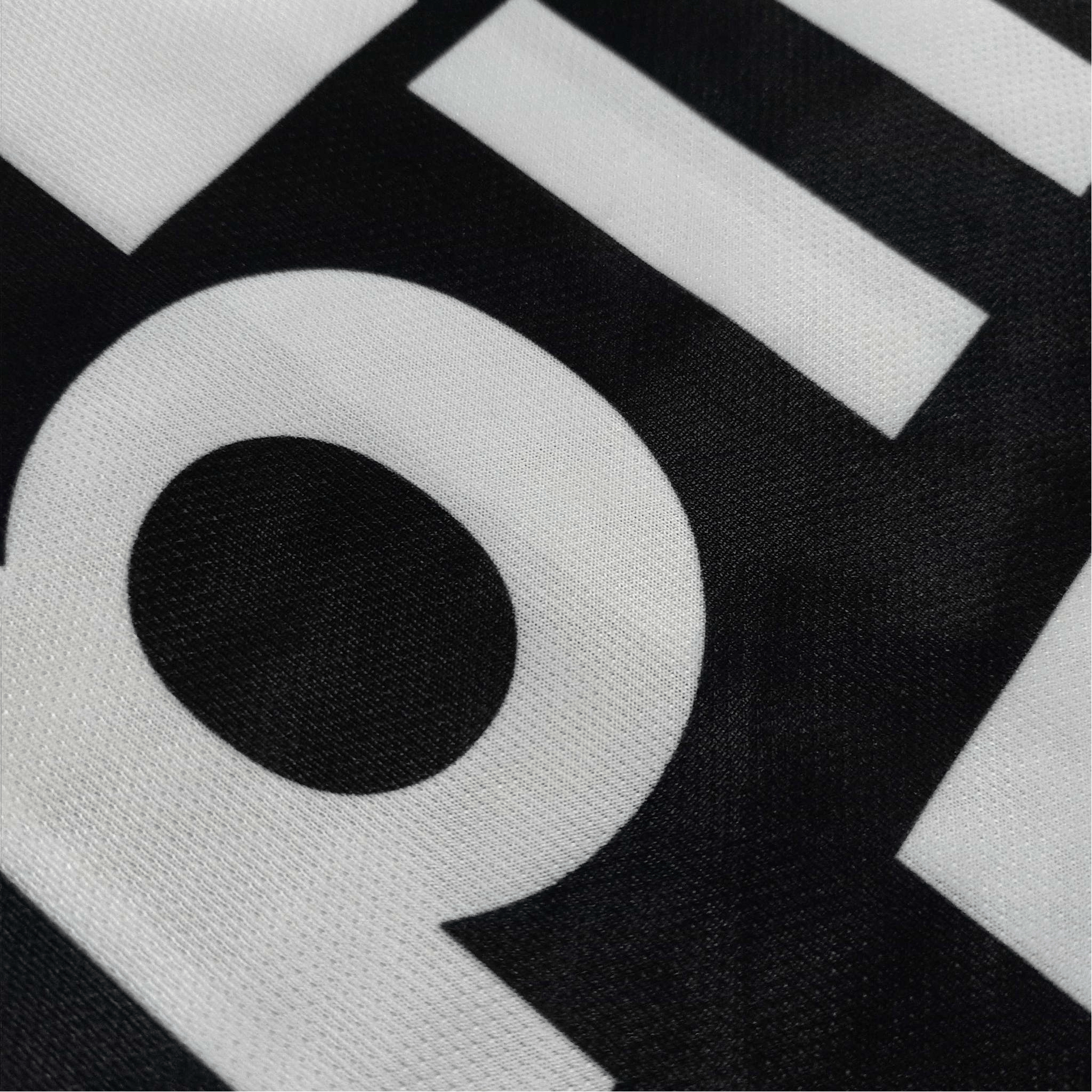 https://cdn.shopify.com/s/files/1/0826/7228/8075/files/19901991-juventus-upim-home-retro-kit-263842.png?v=1741197298