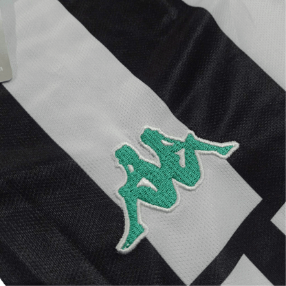https://cdn.shopify.com/s/files/1/0826/7228/8075/files/19901991-juventus-upim-home-retro-kit-633956.png?v=1741197295