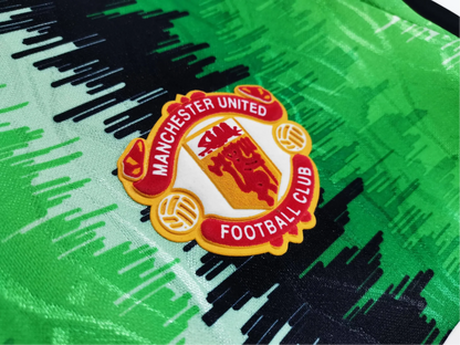 https://cdn.shopify.com/s/files/1/0826/7228/8075/files/19901991-manchester-united-sharp-goalkeeper-green-retro-kit-long-sleeves-classickits433-292915.webp?v=1741197628