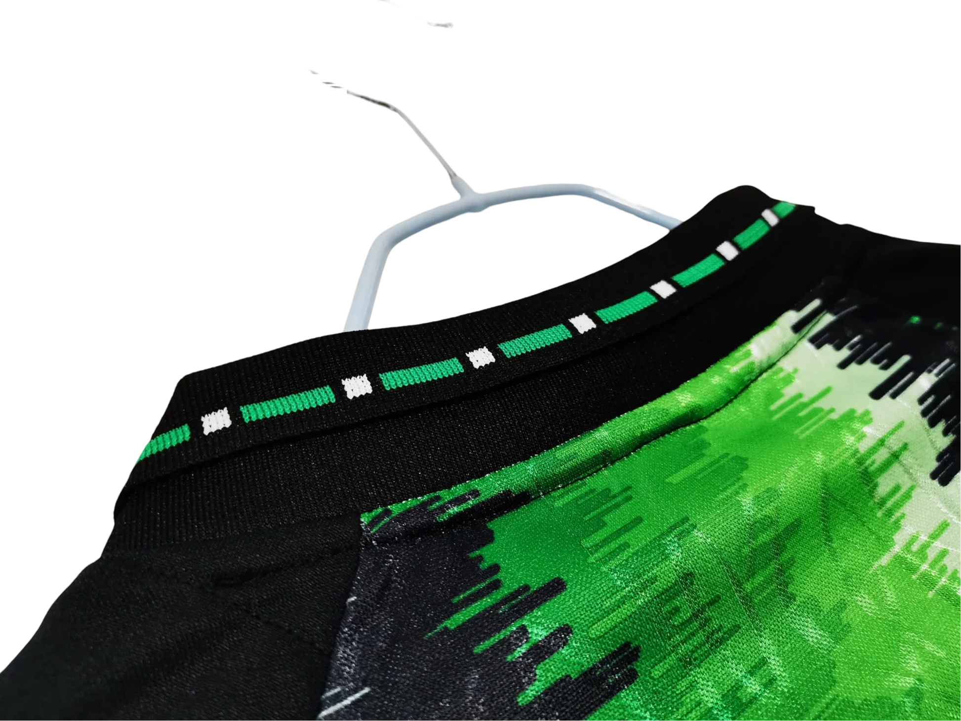 https://cdn.shopify.com/s/files/1/0826/7228/8075/files/19901991-manchester-united-sharp-goalkeeper-green-retro-kit-long-sleeves-classickits433-649034.webp?v=1741197621