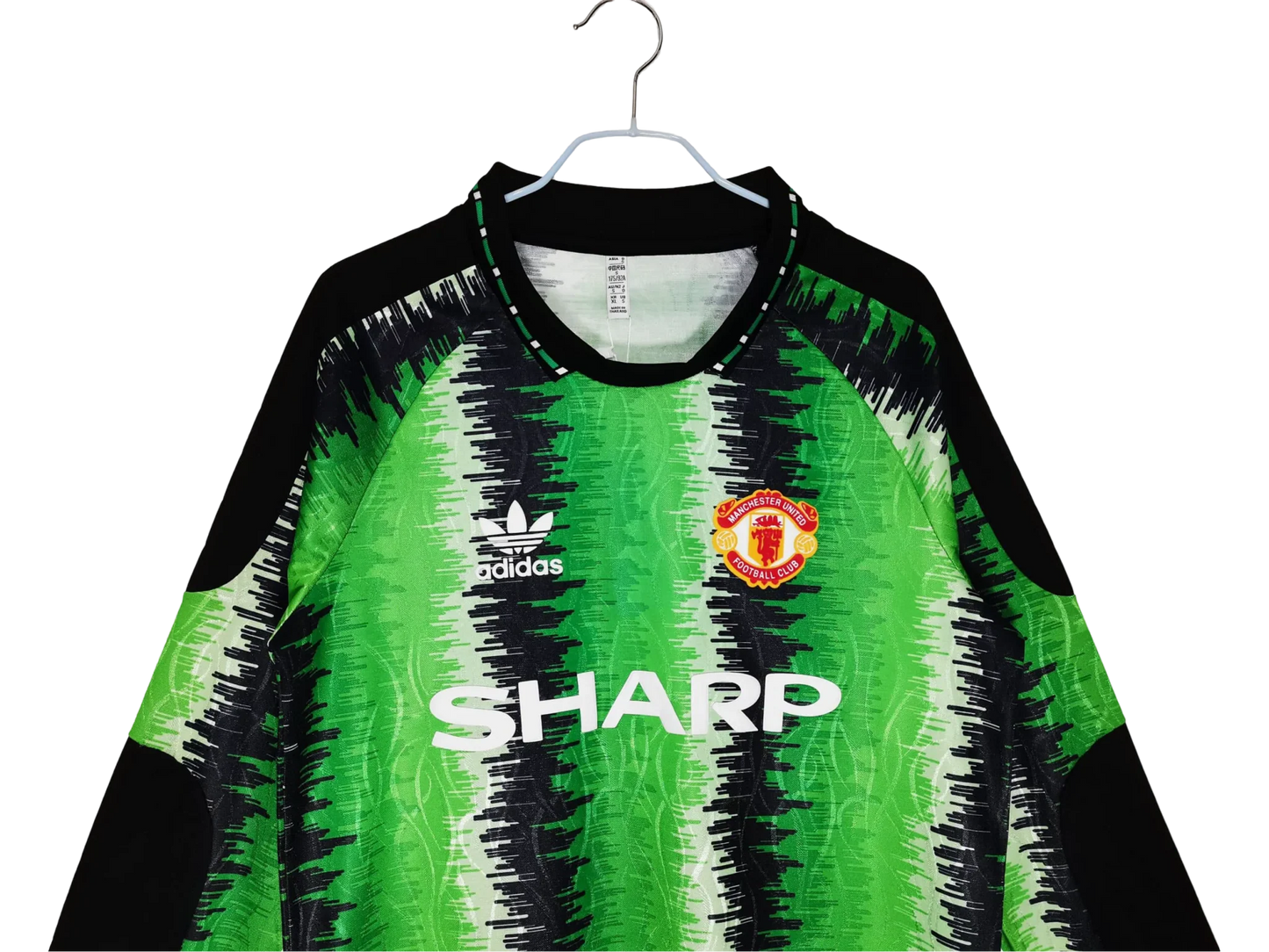 https://cdn.shopify.com/s/files/1/0826/7228/8075/files/19901991-manchester-united-sharp-goalkeeper-green-retro-kit-long-sleeves-classickits433-676895.webp?v=1741197622