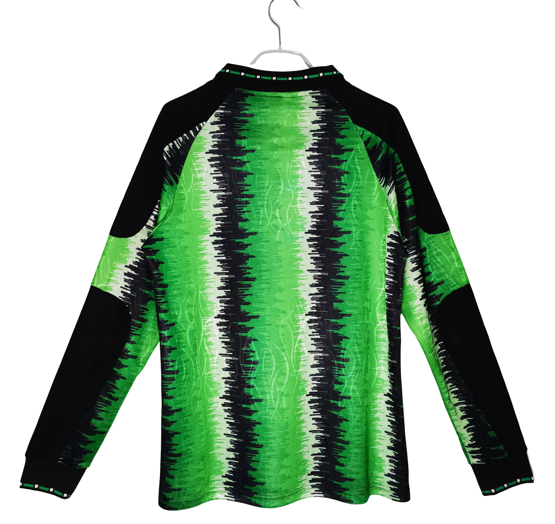 https://cdn.shopify.com/s/files/1/0826/7228/8075/files/19901991-manchester-united-sharp-goalkeeper-green-retro-kit-long-sleeves-classickits433-827297.webp?v=1741197624