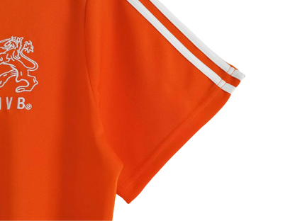 https://cdn.shopify.com/s/files/1/0826/7228/8075/files/19901992-netherlands-home-retro-kit-510772.webp?v=1741197027