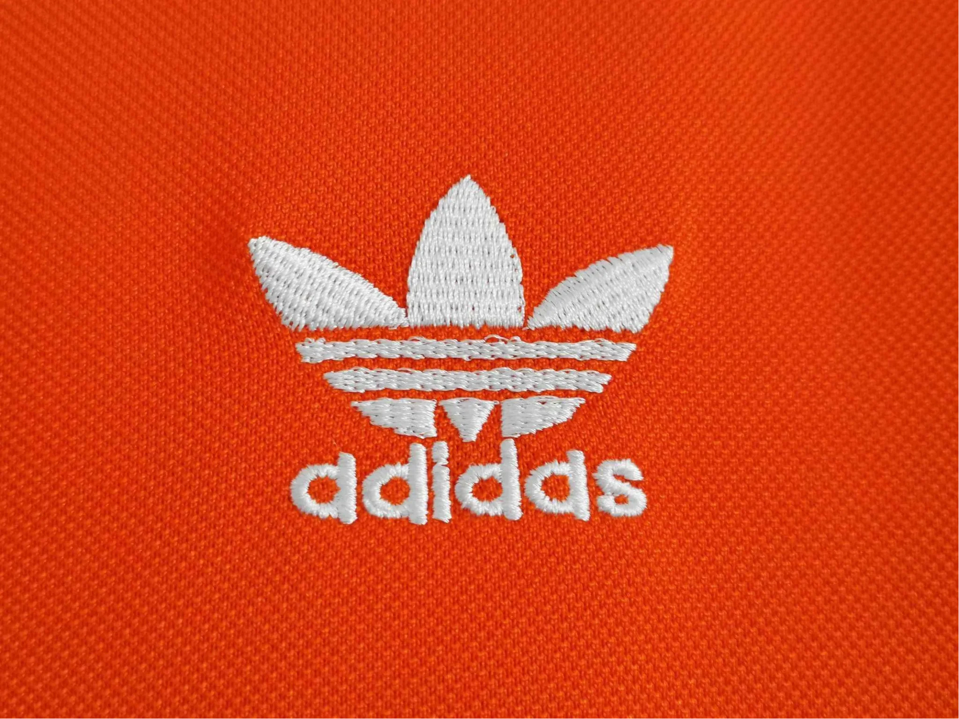 https://cdn.shopify.com/s/files/1/0826/7228/8075/files/19901992-netherlands-home-retro-kit-763019.webp?v=1741197029