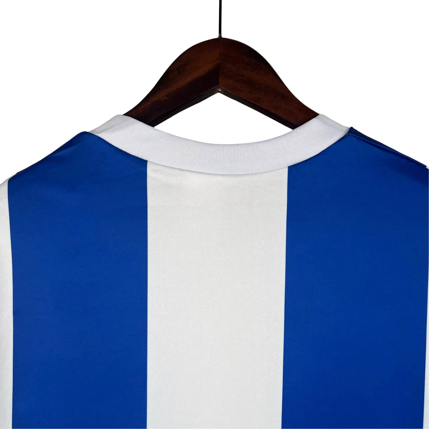 https://cdn.shopify.com/s/files/1/0826/7228/8075/files/19901993-fc-porto-revigres-away-retro-jersey-735046.webp?v=1741199360