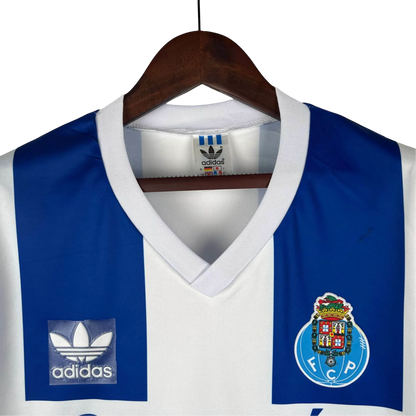 https://cdn.shopify.com/s/files/1/0826/7228/8075/files/19901993-fc-porto-revigres-away-retro-jersey-843585.webp?v=1741199358