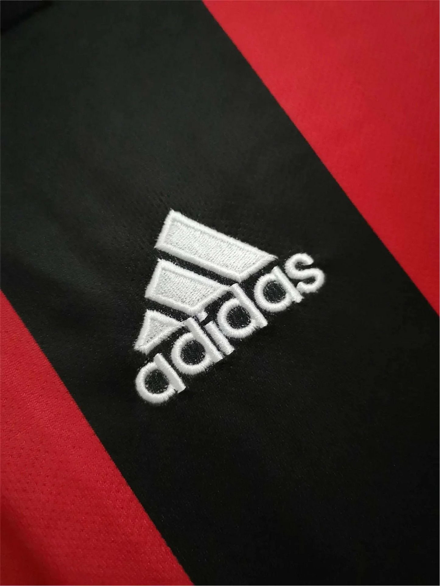 https://cdn.shopify.com/s/files/1/0826/7228/8075/files/19911992-ac-milan-opel-home-retro-kit-299363.webp?v=1741197290