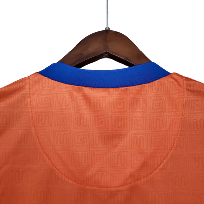 https://cdn.shopify.com/s/files/1/0826/7228/8075/files/19911992-fc-barcelona-orange-away-retro-kit-classickits433-192748.webp?v=1741199017