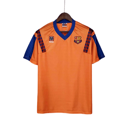 https://cdn.shopify.com/s/files/1/0826/7228/8075/files/19911992-fc-barcelona-orange-away-retro-kit-classickits433-382008.webp?v=1741199017