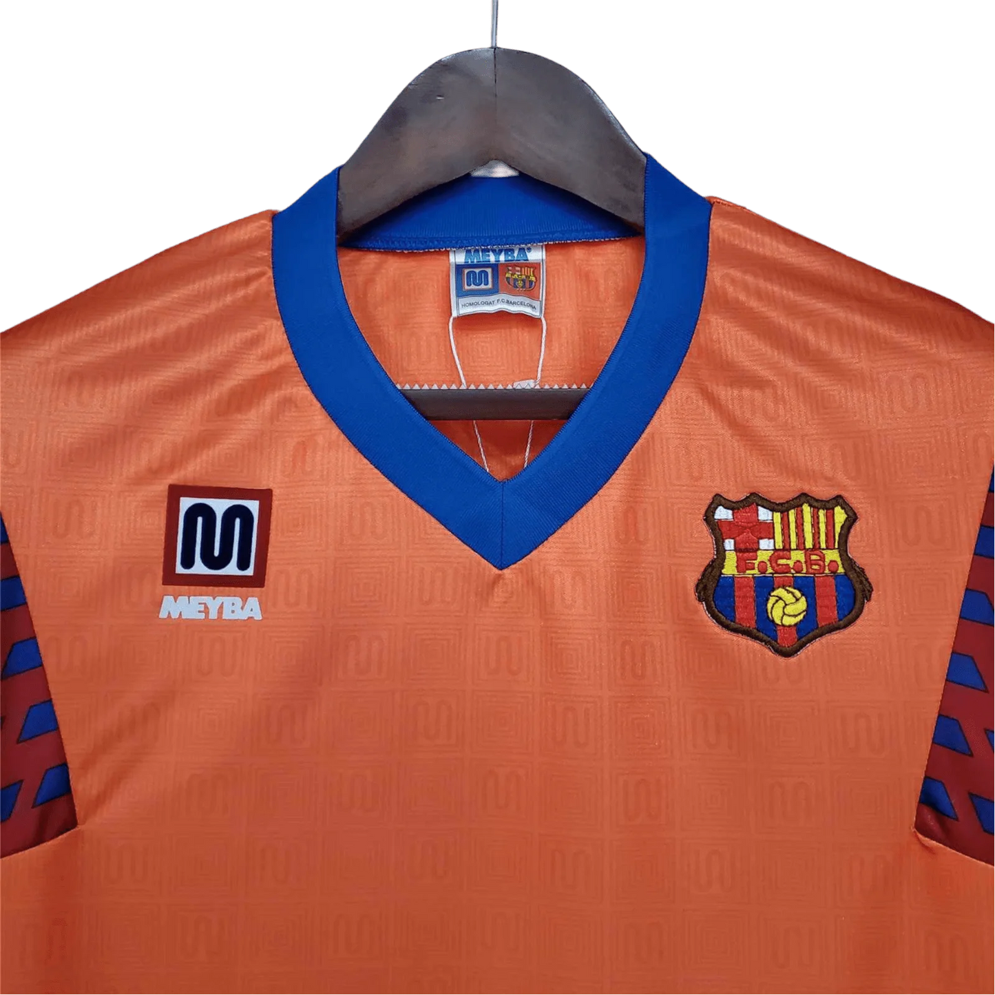 https://cdn.shopify.com/s/files/1/0826/7228/8075/files/19911992-fc-barcelona-orange-away-retro-kit-classickits433-765861.webp?v=1741199018