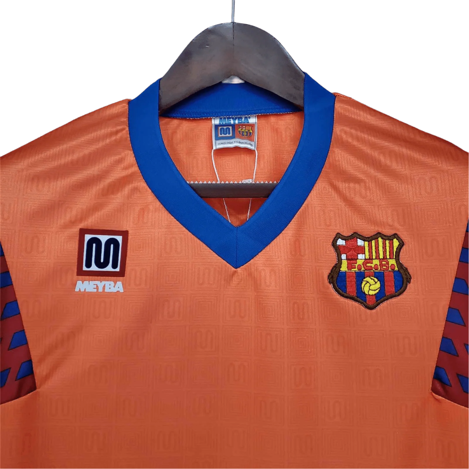https://cdn.shopify.com/s/files/1/0826/7228/8075/files/19911992-fc-barcelona-orange-away-retro-kit-classickits433-765861.webp?v=1741199018