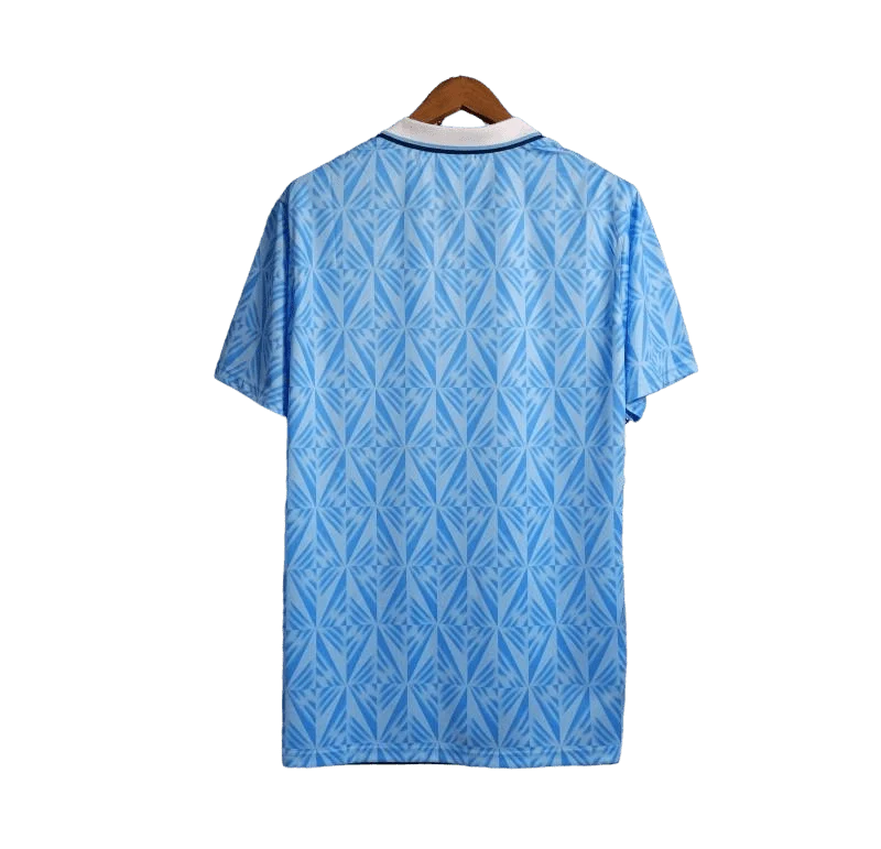 https://cdn.shopify.com/s/files/1/0826/7228/8075/files/19911992-lazio-banco-santo-spirito-home-retro-kit-classickits433-345751.webp?v=1741199022