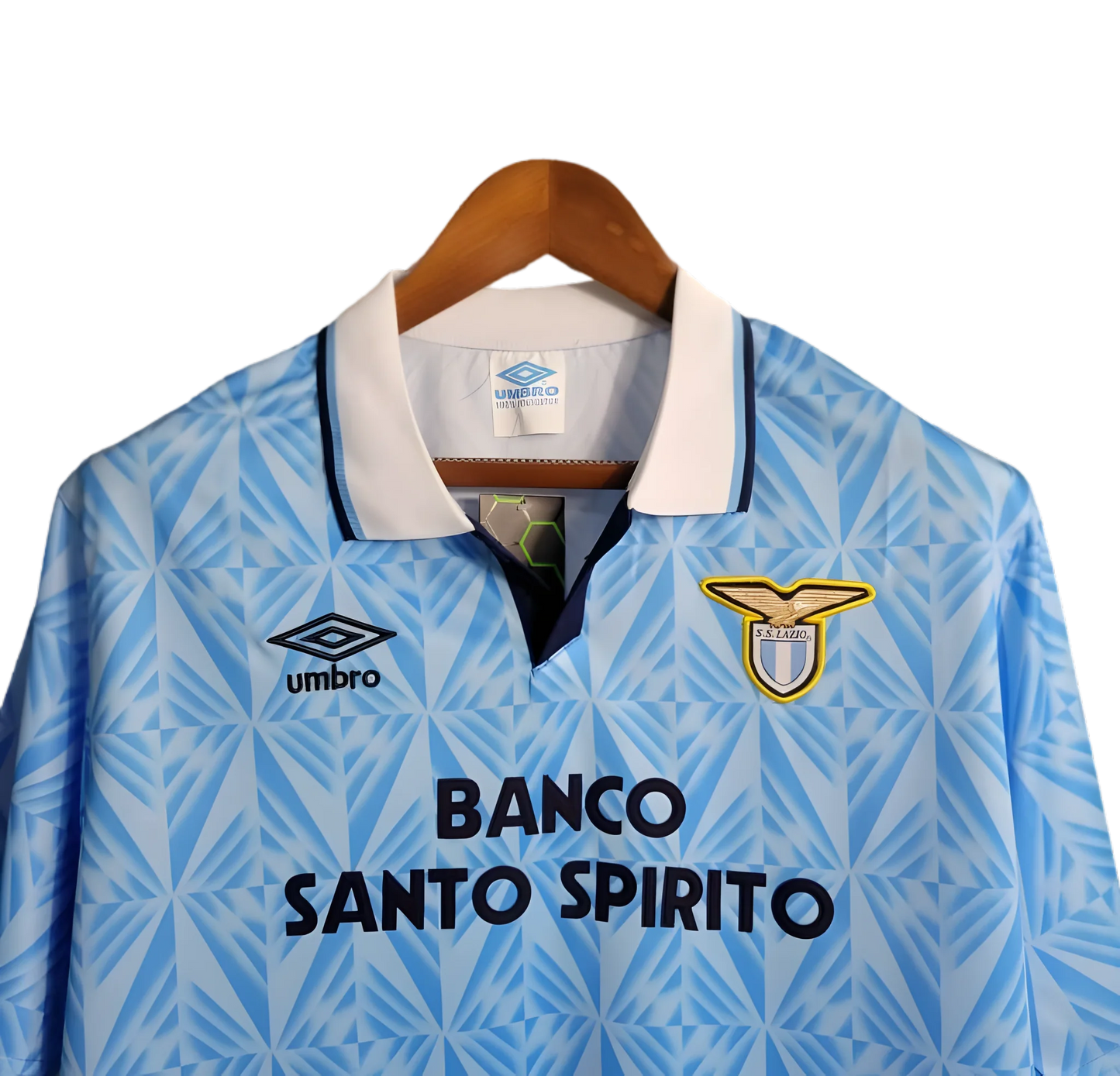 https://cdn.shopify.com/s/files/1/0826/7228/8075/files/19911992-lazio-banco-santo-spirito-home-retro-kit-classickits433-548014.webp?v=1741199020