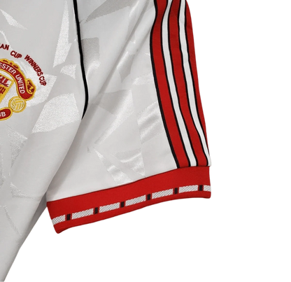 https://cdn.shopify.com/s/files/1/0826/7228/8075/files/19911992-manchester-united-white-third-retro-kit-classickits433-929700.webp?v=1741199137