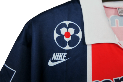 https://cdn.shopify.com/s/files/1/0826/7228/8075/files/19911992-paris-saint-germain-commodore-muller-home-retro-jersey-at-govintagejersey-779706.webp?v=1741199410