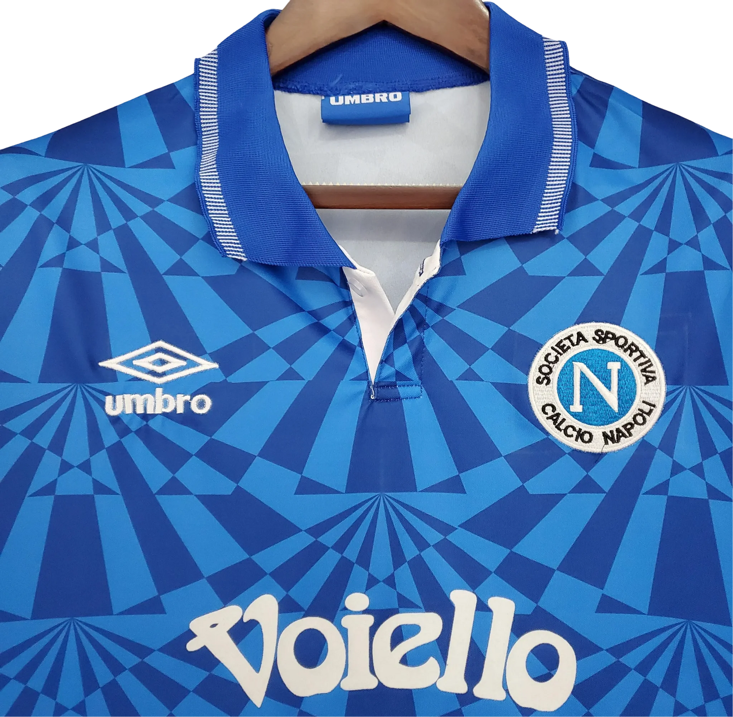 https://cdn.shopify.com/s/files/1/0826/7228/8075/files/19911993-napoli-voiello-home-retro-kit-classickits433-715361.webp?v=1741199047