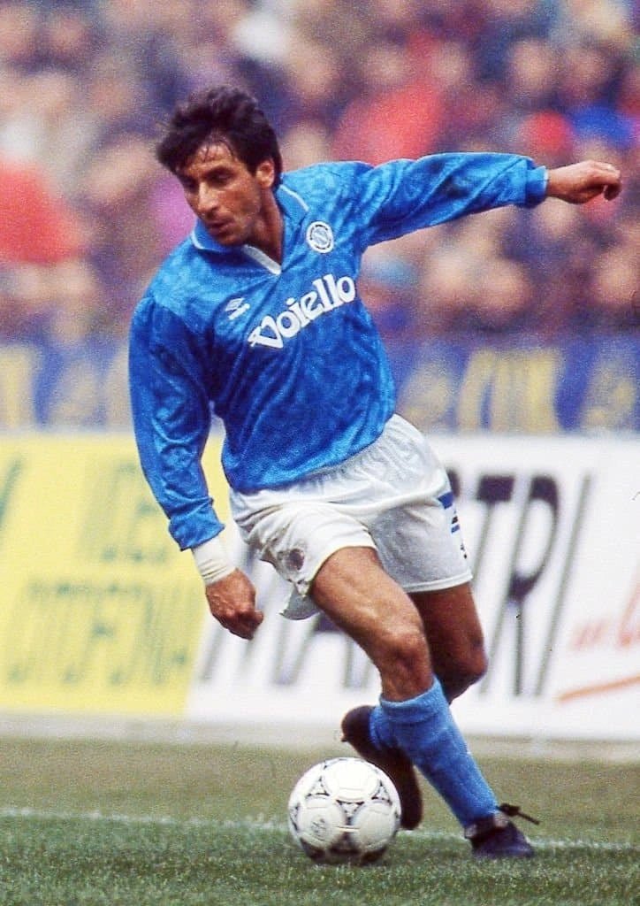 https://cdn.shopify.com/s/files/1/0826/7228/8075/files/19911993-napoli-voiello-home-retro-kit-classickits433-790962.webp?v=1741199047