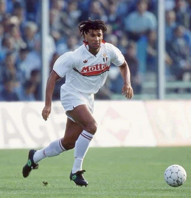 https://cdn.shopify.com/s/files/1/0826/7228/8075/files/19921993-ac-milan-motta-away-retro-kit-govintagejersey-995112.webp?v=1741198855