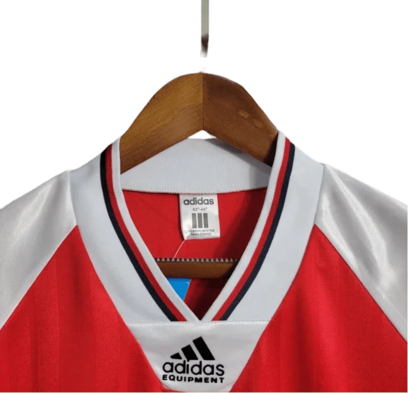 https://cdn.shopify.com/s/files/1/0826/7228/8075/files/19921993-arsenal-jvc-home-retro-kit-classickits433-183199.webp?v=1741199358