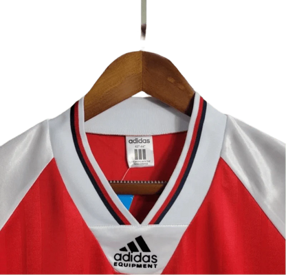 https://cdn.shopify.com/s/files/1/0826/7228/8075/files/19921993-arsenal-jvc-home-retro-kit-classickits433-183199.webp?v=1741199358