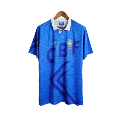 https://cdn.shopify.com/s/files/1/0826/7228/8075/files/19921993-brazil-away-retro-kit-classickits433-526036.webp?v=1741198815