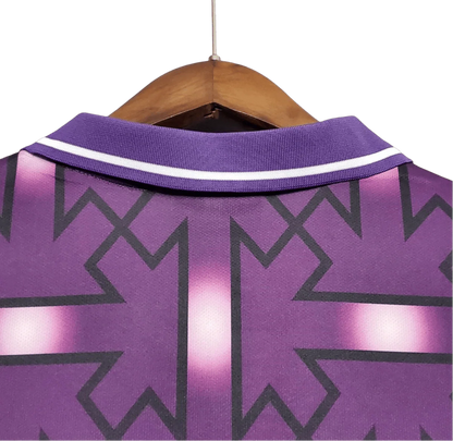 https://cdn.shopify.com/s/files/1/0826/7228/8075/files/19921993-fiorentina-florence-7up-away-retro-kit-classickits433-332145.webp?v=1741199031