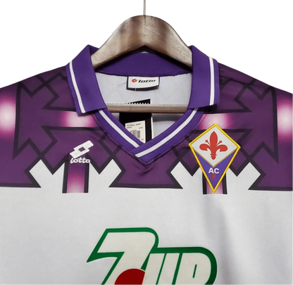 https://cdn.shopify.com/s/files/1/0826/7228/8075/files/19921993-fiorentina-florence-7up-away-retro-kit-classickits433-391460.webp?v=1741199033