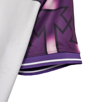 https://cdn.shopify.com/s/files/1/0826/7228/8075/files/19921993-fiorentina-florence-7up-away-retro-kit-classickits433-496403.webp?v=1741199031
