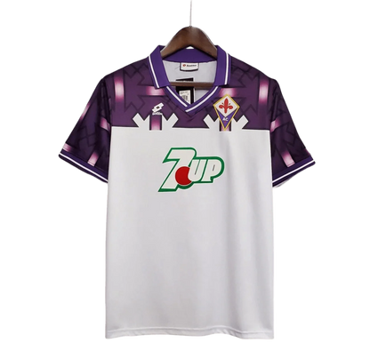 https://cdn.shopify.com/s/files/1/0826/7228/8075/files/19921993-fiorentina-florence-7up-away-retro-kit-classickits433-791184.webp?v=1741199031