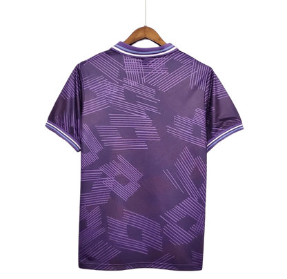 https://cdn.shopify.com/s/files/1/0826/7228/8075/files/19921993-fiorentina-florence-7up-home-retro-kit-govintagejersey-994988.webp?v=1741199018