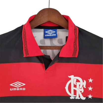 https://cdn.shopify.com/s/files/1/0826/7228/8075/files/19921993-flamengo-lubrax-home-retro-jersey-489452.webp?v=1741197156