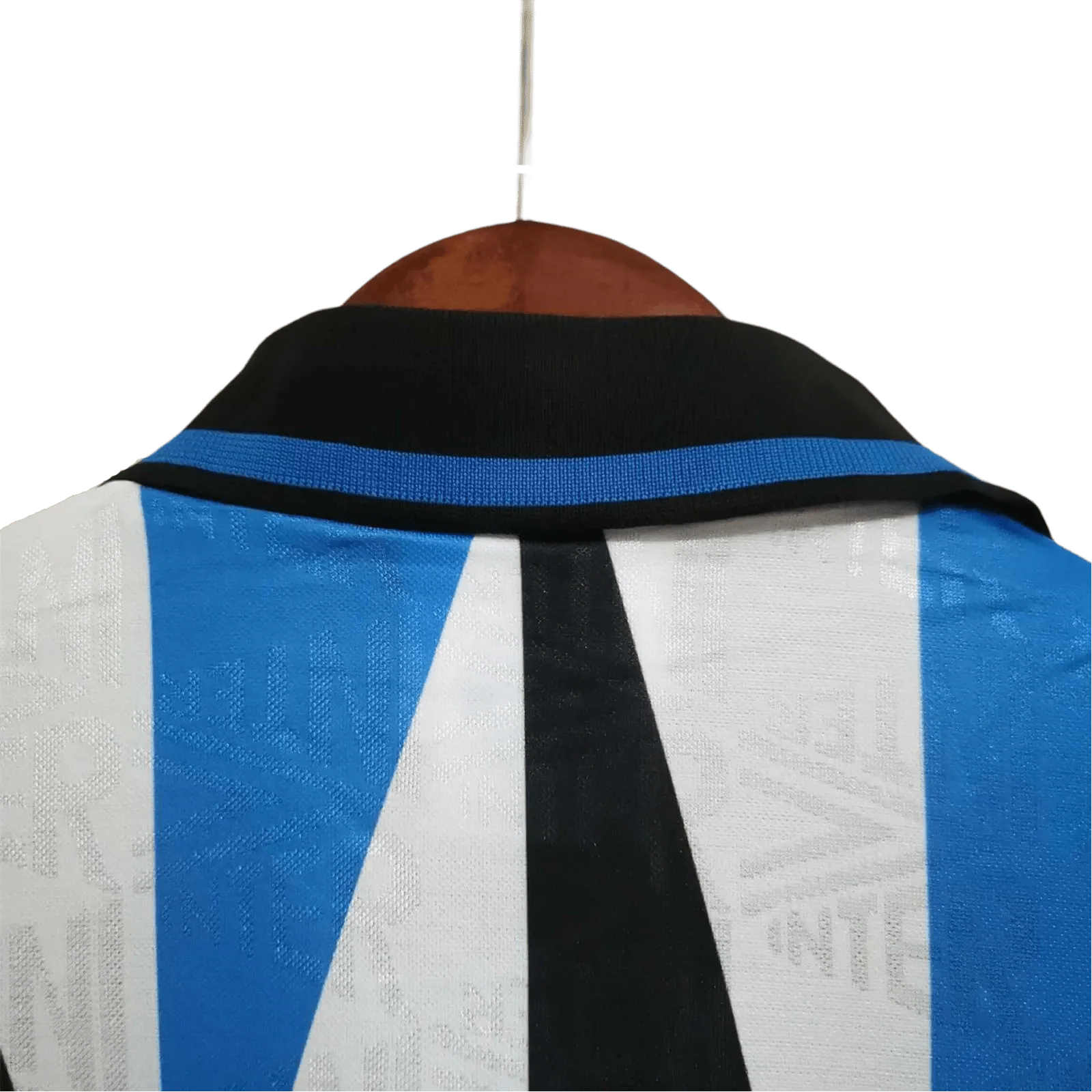 https://cdn.shopify.com/s/files/1/0826/7228/8075/files/19921993-inter-milan-fiorucci-away-retro-kit-261670.webp?v=1741197490