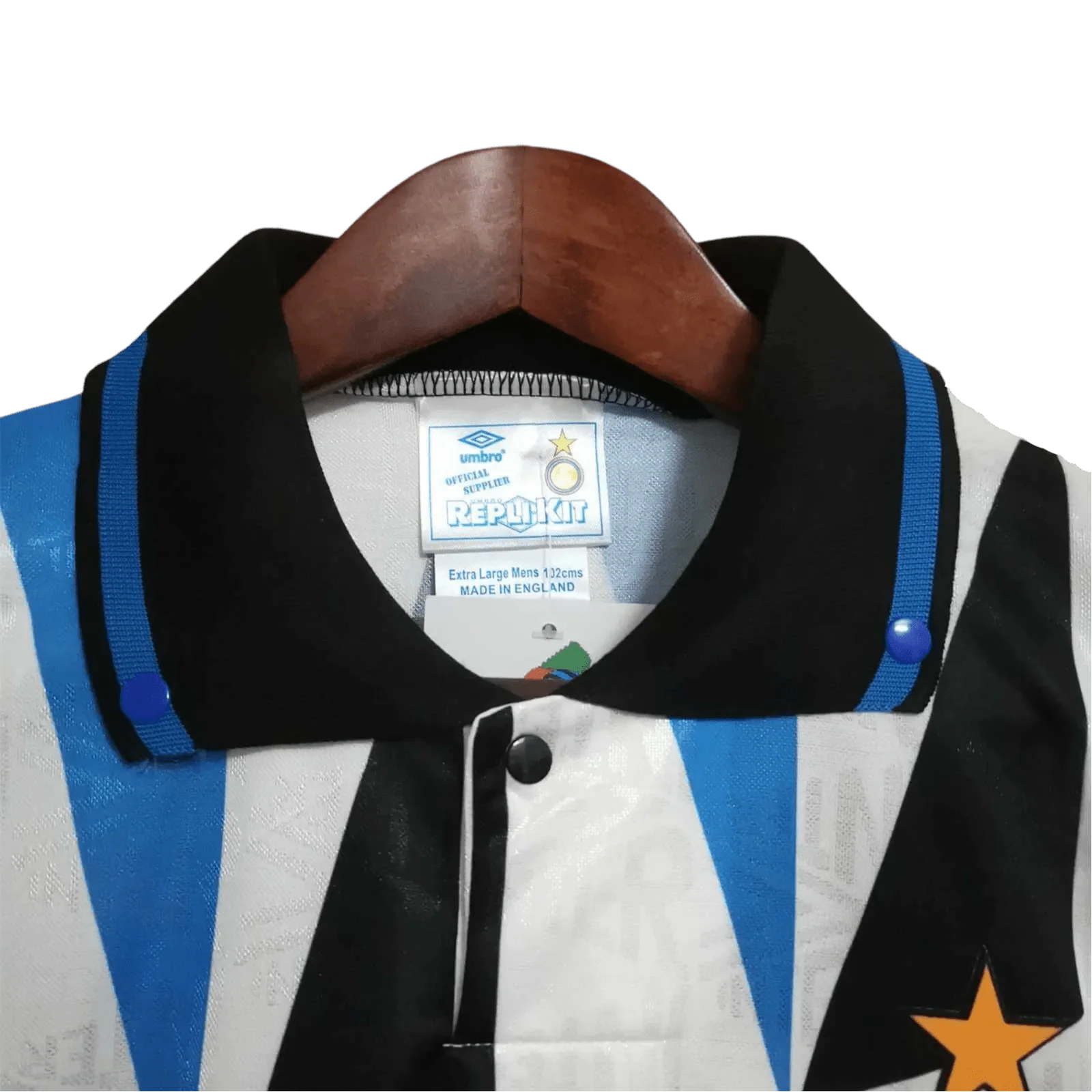 https://cdn.shopify.com/s/files/1/0826/7228/8075/files/19921993-inter-milan-fiorucci-away-retro-kit-376485.webp?v=1741197489