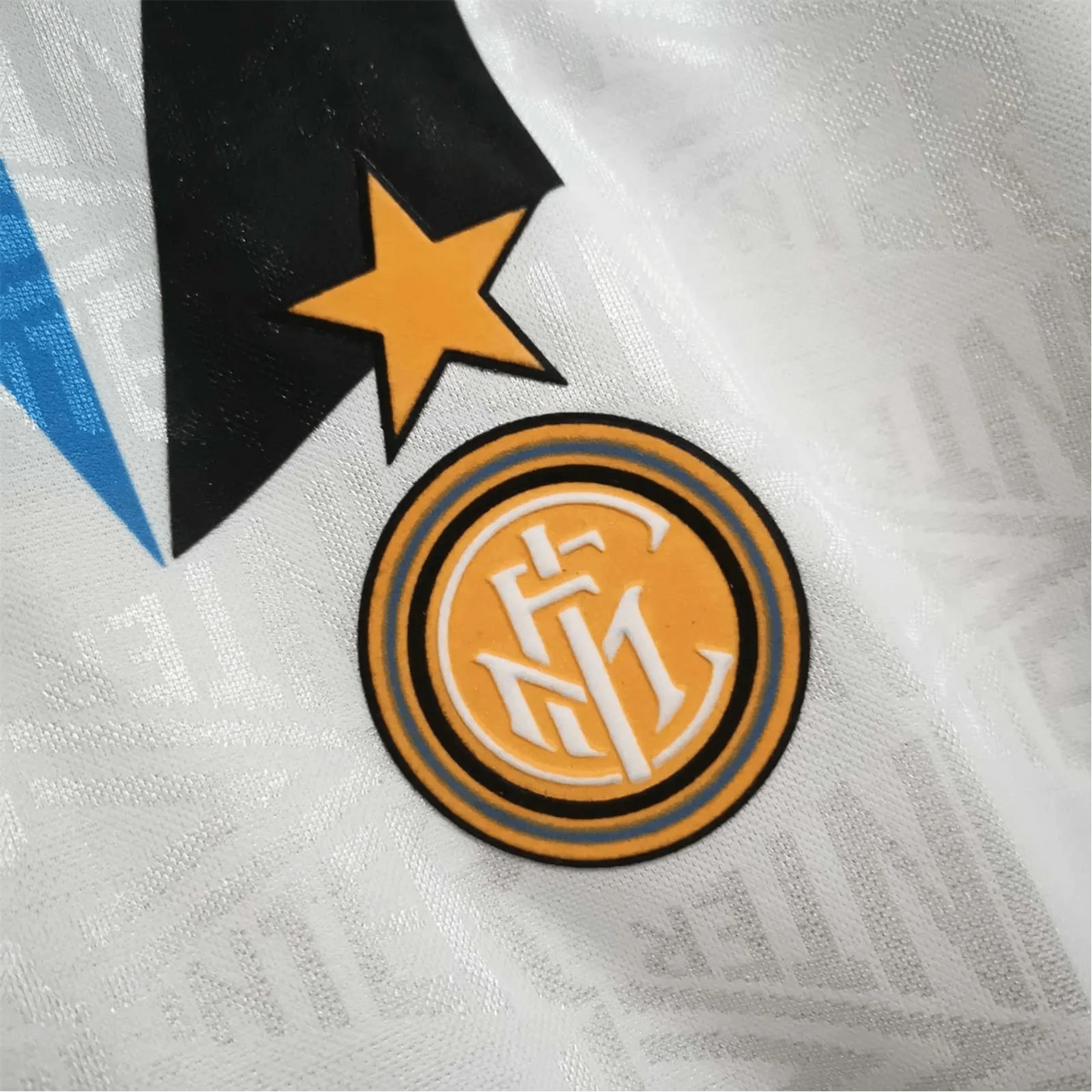 https://cdn.shopify.com/s/files/1/0826/7228/8075/files/19921993-inter-milan-fiorucci-away-retro-kit-662529.webp?v=1741197489