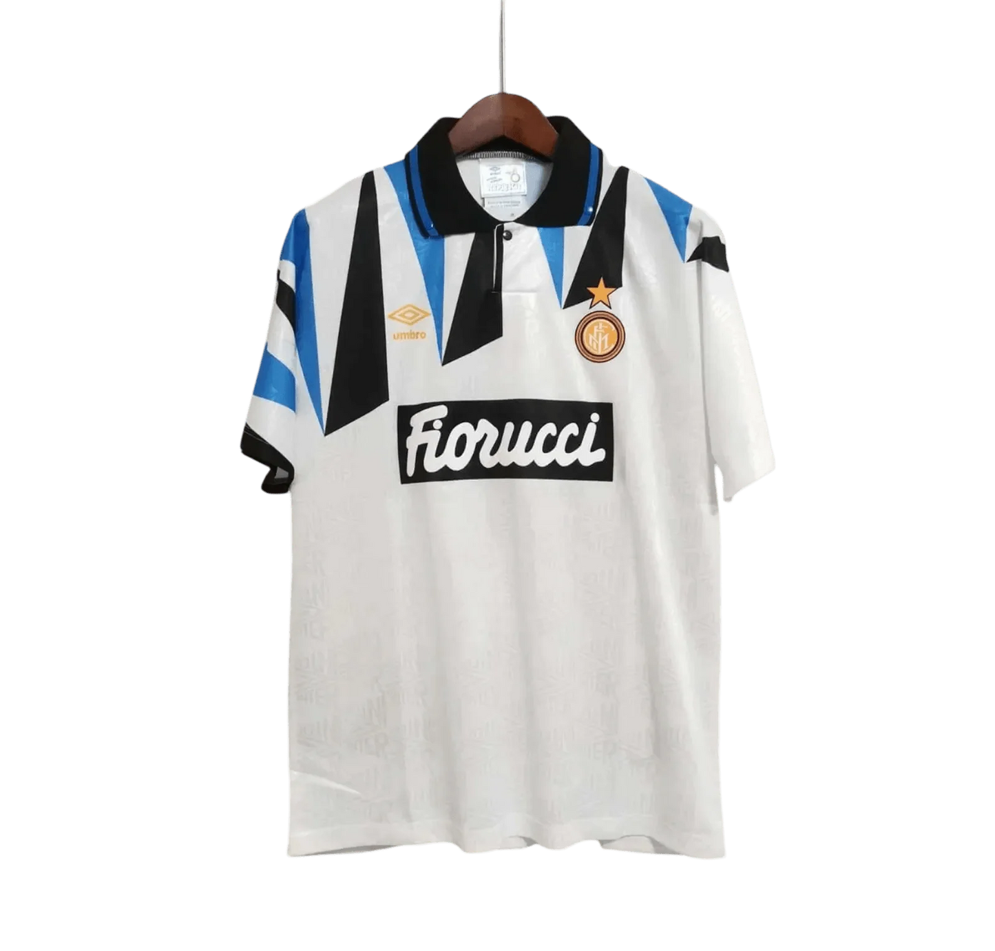 https://cdn.shopify.com/s/files/1/0826/7228/8075/files/19921993-inter-milan-fiorucci-away-retro-kit-676311.webp?v=1741197488
