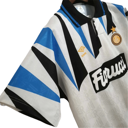 https://cdn.shopify.com/s/files/1/0826/7228/8075/files/19921993-inter-milan-fiorucci-away-retro-kit-836857.webp?v=1741197490